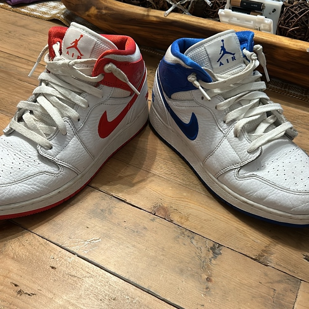Nike Air Jordan size 7 youth mid top sneakers